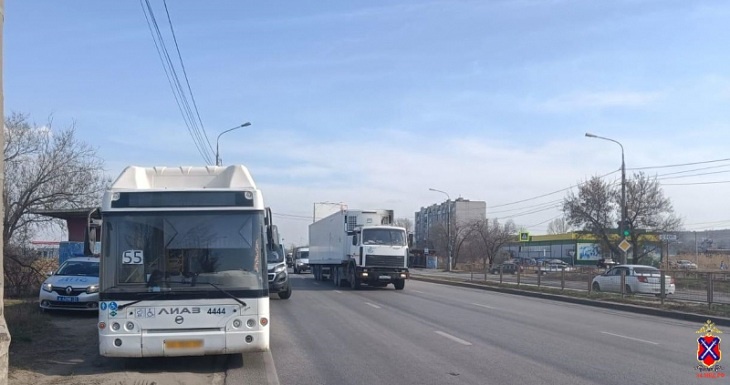 В Волгограде 75-летняя пассажирка покалечилась в автобусе №55