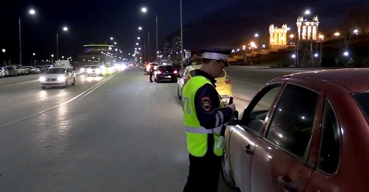 В Волгограде полиция задержала Jaguar XF и «крайне пьяный» Audi Q5