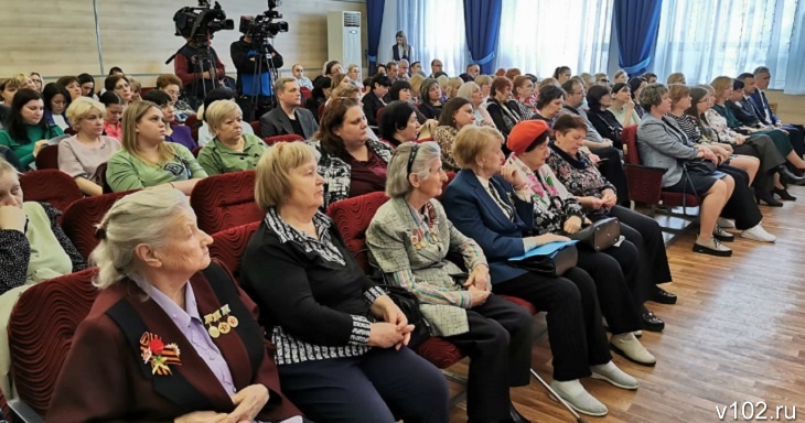 «А вас попросим на выход»: в Волгограде собрание по переименованию в Сталинград закрыли для СМИ