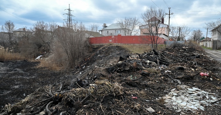 «Заливали из шланга забор»: волгоградцы винят в ландшафтных пожарах чиновников