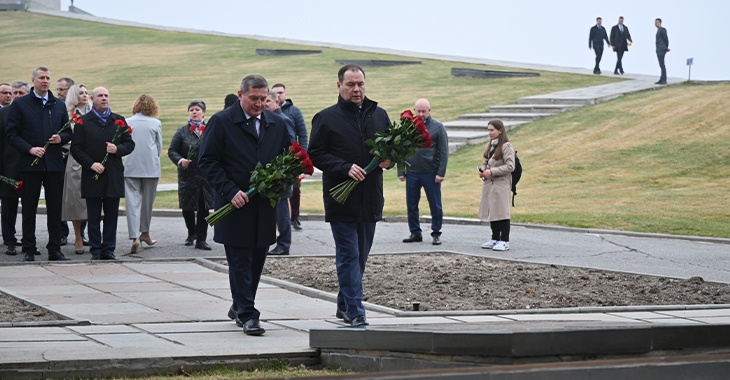 Премьер-министр Республики Беларусь возложил цветы на Мамаевом кургане