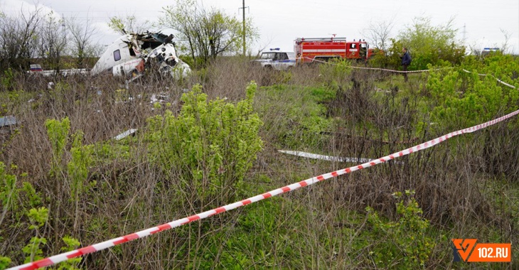 Обломки разбросаны на десятки метров: репортаж с места крушения вертолета под Волгоградом