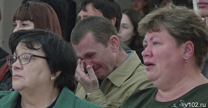 «Мам, я должен идти»: в Волгограде родным погибших в СВО бойцов передали госнаграды