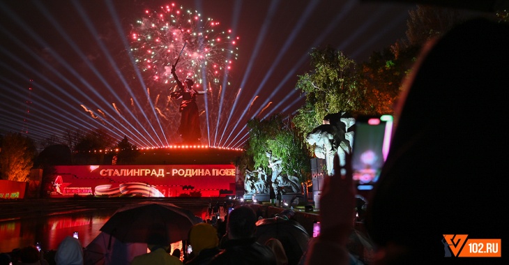 Видео: в Волгограде состоялся первый показ «Света Великой Победы»