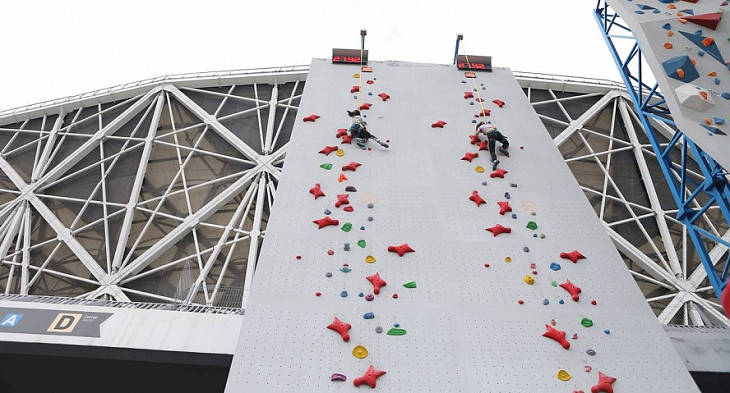 Спортсмены опробовали первый в Волгограде скалодромный комплекс