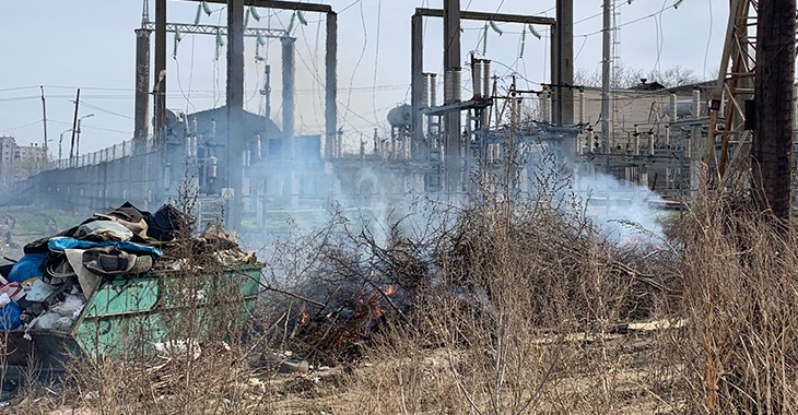 «Все закончится взрывом ЛЭП»: в Волгограде регулярно горящая свалка грозит городу энергокатастрофой