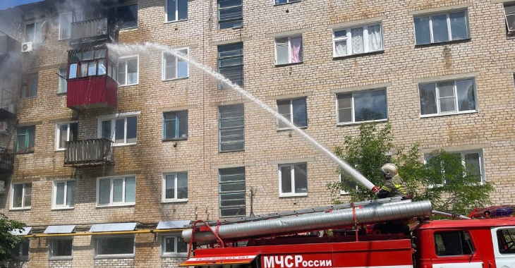 В Волгоградской области из горящей квартиры по звонку спасли кота