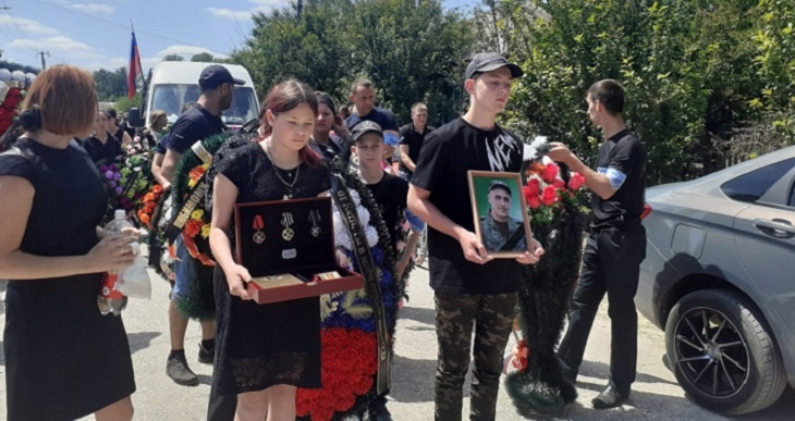 В станице Волгоградской области похоронили погибшего под Артемовском Дмитрия Ткачева