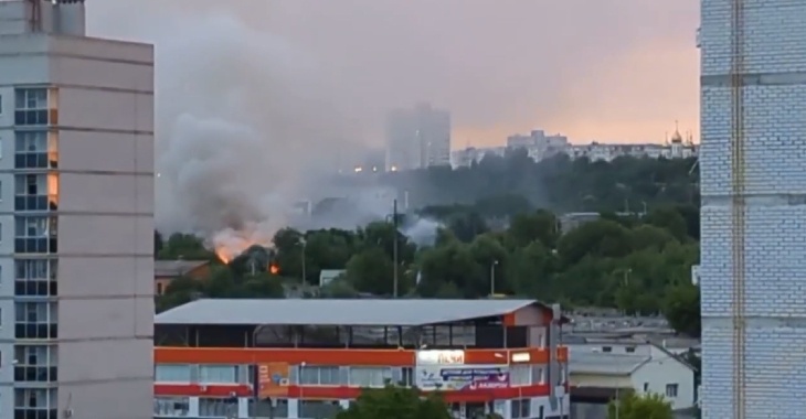 Стали известны подробности крупного пожара на улице Алехина в Волгограде Стали известны подробности крупного пожара на улице Алехина в Волгограде