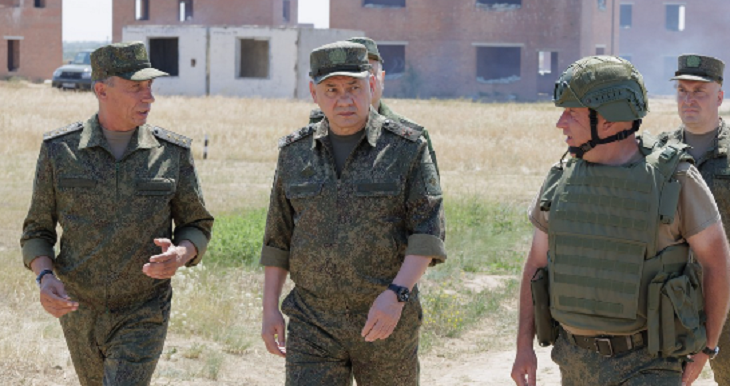 Шойгу проверил подготовку контрактников на полигонах ЮВО