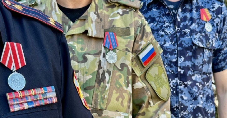 В Волгограде пятерым бойцам Росгвардии – участникам СВО вручили госнаграды