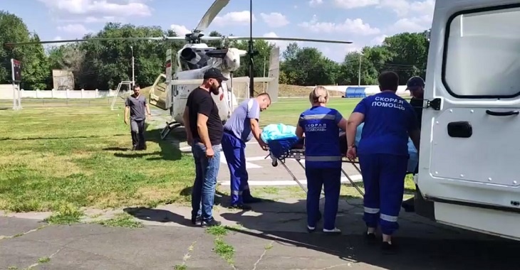 Потерявшую в ДТП детей и мужа пациентку доставили вертолетом в Волгоград