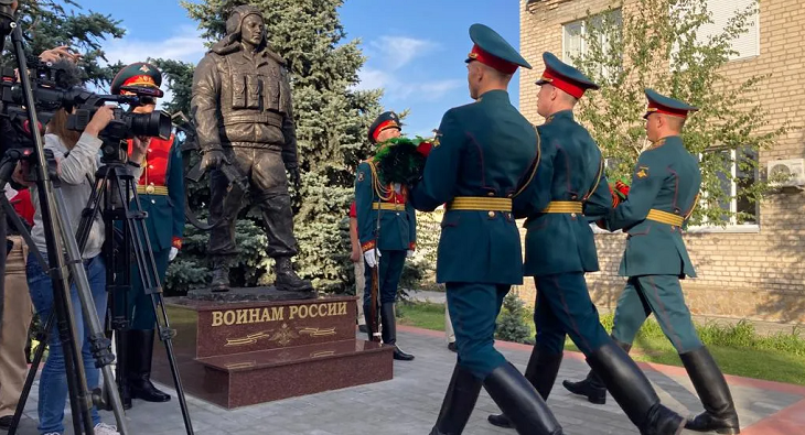Памятник воинам России открыли в Волгоградской области