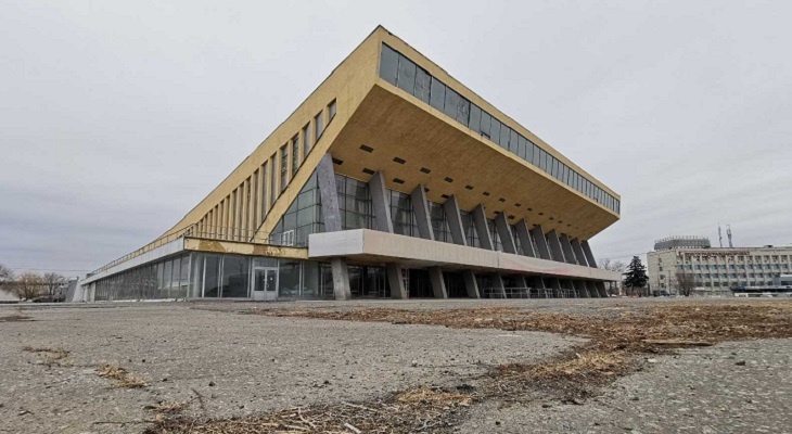 Подвели подрядчики: в Волгограде снова забуксовал ремонт Дворца спорта