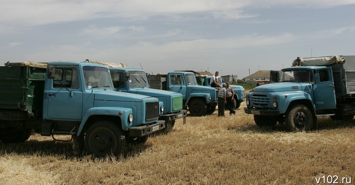 «С нефтебазы – по 77, на АЗС – 80»: волгоградские фермеры опасаются разорения из-за цен на солярку