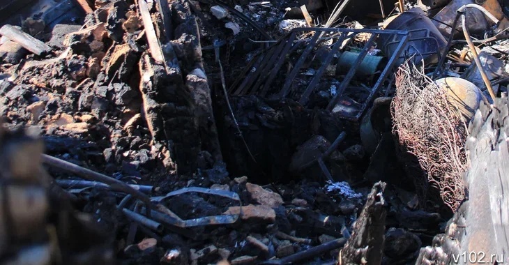 В селе Волгоградской области сгорел дом: один погибший