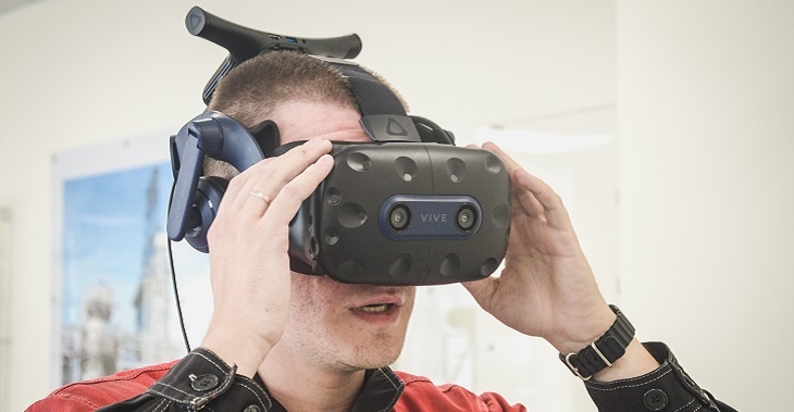 Сотрудники Волгоградского НПЗ ЛУКОЙЛа проходят обучение с помощью VR-тренажеров
