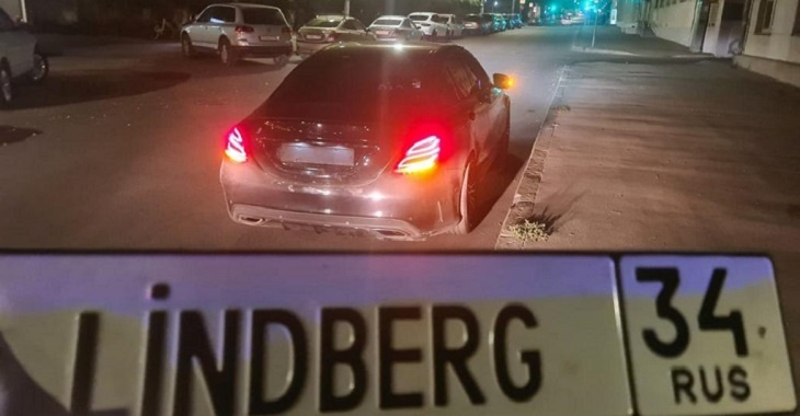 Не такой, как все: водителя Mercedes с «козырными» номерами лишат на год прав