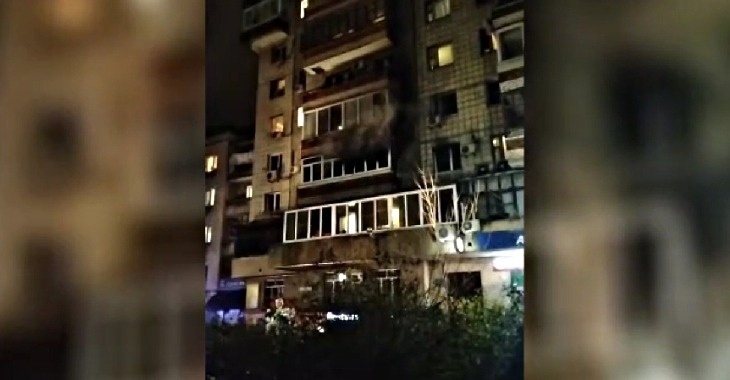 Эвакуировали пять человек. В центре Волгограда загорелась 10-этажка — видео