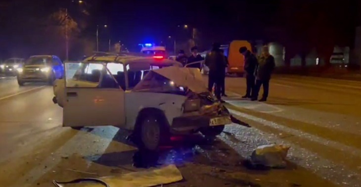 На юге Волгограда в ДТП с маршруткой погиб водитель «семерки»