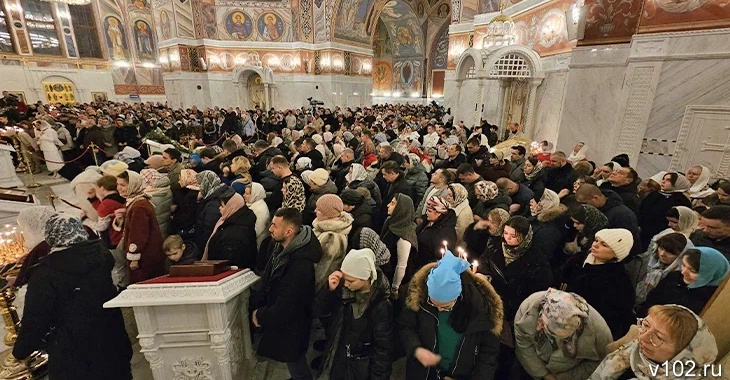 В храме Александра Невского сотни волгоградцев встретили Рождество