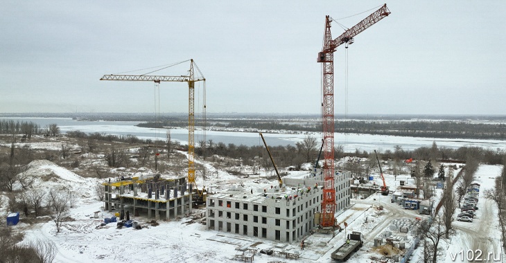 Рабочие руки на вес золота: в Волгоградской области остро не хватает строителей
