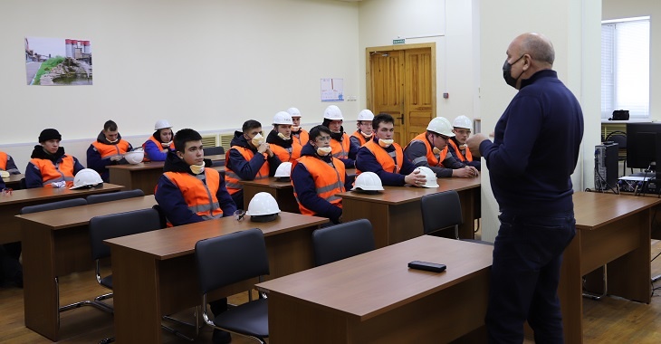 «Это хороший шанс»:  студенты волгоградского колледжа совмещают учебу с работой в металлургической отрасли