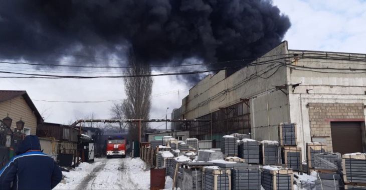 Стала известна причина возгорания цеха на севере Волгограда