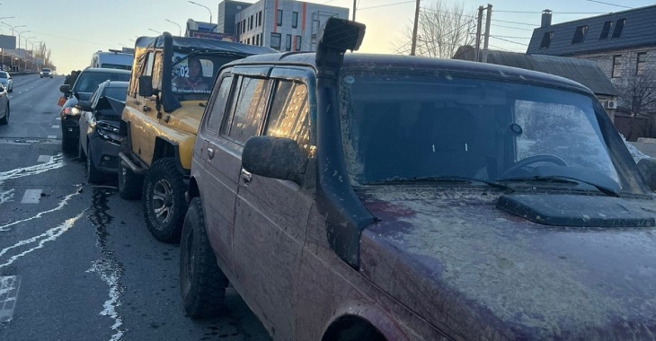 В Волгограде в странную аварию попали четыре машины. Есть пострадавший