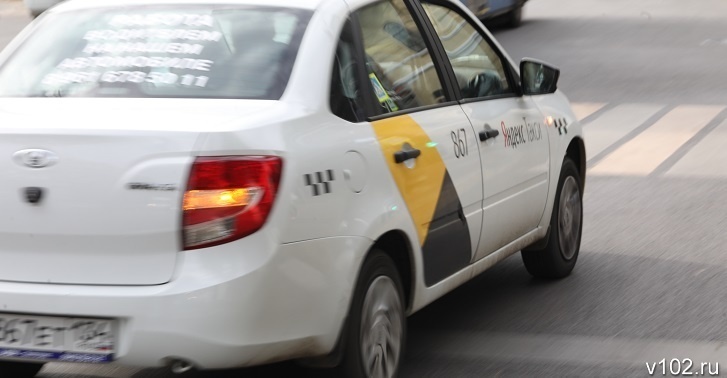 ФАС требует у «Яндекс Такси» прозрачности в  вопросах цен и блокировки