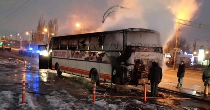 В Советском районе Волгограда загорелся  двухэтажный автобус «Сетра»