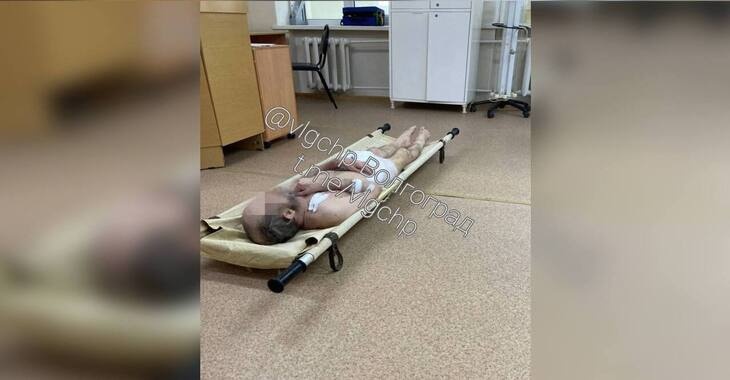 Где милосердие? Волгоградцев возмутило фото с лежащим на полу пациентом ЦРБ