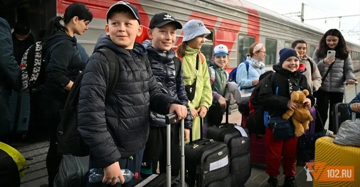 В Волжском дети, эвакуированные из Белгорода, приступили к занятиям в школе № 5
