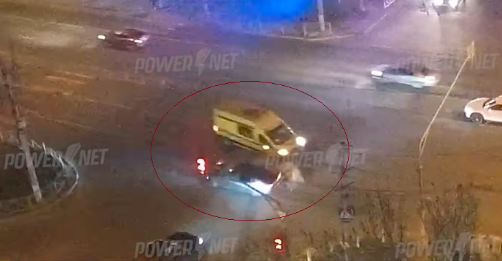 В Волгограде массовое ДТП со скорой попало на видео