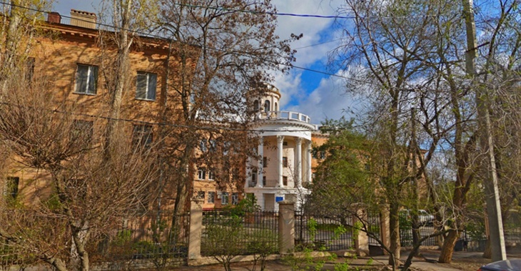 Построенный для ихтиологов дом с башенкой в Волгограде отреставрируют за 22 млн рублей