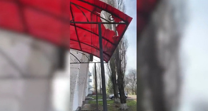 «Прямо стыд какой-то»: в Котово сняли на видео «раны» на здании ЦРБ