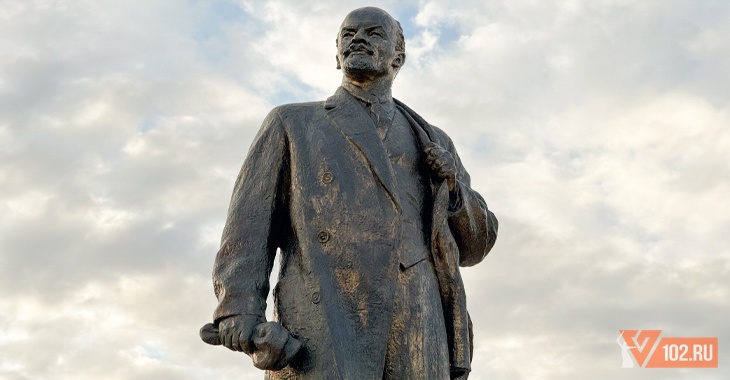 Был Ленин такой золотой: памятник вождю мирового пролетариата почернел в  Волгограде