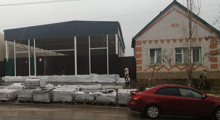 Суд постановил снести подозрительную постройку в центре Дубовки
