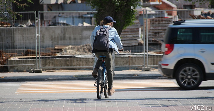 В Волгограде водитель Daewoo Nexia не поделил дорогу с 8-летним велосипедистом