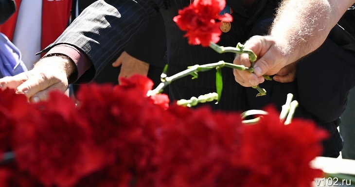 Власти Камышина не отказались от церемонии возложения венков и цветов 9 мая