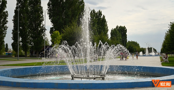 В Волжском накануне майских праздников открыли сезон фонтанов