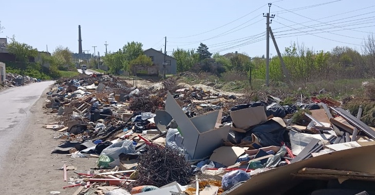 Девятый вал по-волгоградски: горожане жалуются на цунами из крупногабаритного мусора