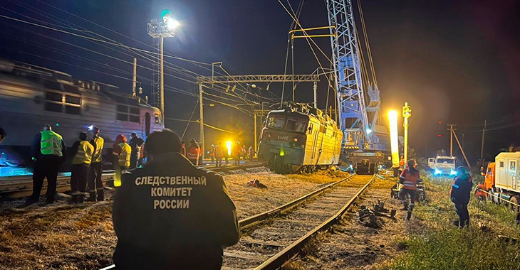 В Ростовской области из-за схода товарняка образовалась пробка из пассажирских поездов