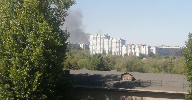 В Волгограде на Спартановке тушат очередной ландшафтный пожар