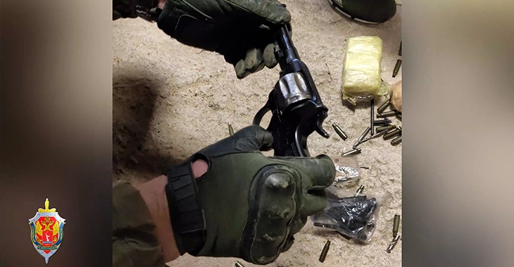 Оружейный арсенал нашли сотрудники УФСБ в гараже и туалете жителя Волгоградской области