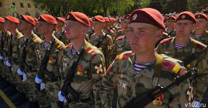 В Волгограде парадом отметили День Победы: видеорепортаж ИА «Высота 102»
