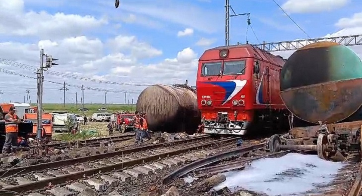 Открыто движение поездов через Волгоград после пожара на железной дороге