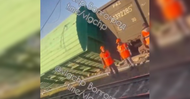 Опубликовано видео последствий схода вагонов под Волгоградом