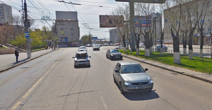 В Волгограде водитель LADA Largus сбил перебегающего дорогу школьника