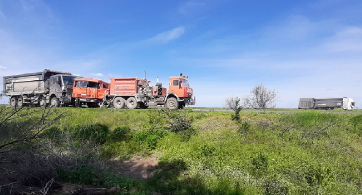 Дорожный рабочий пострадал в массовом ДТП грузовиков в Волгоградской области
